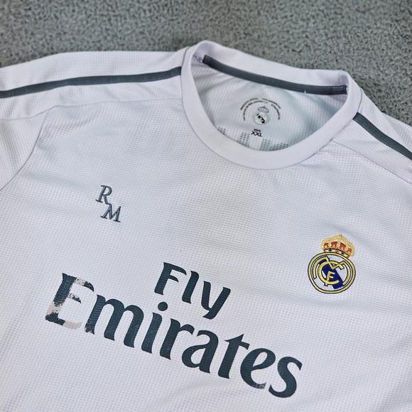 Real Madrid Shirt Mens XXL La Liga Soccer Ronaldo 7 Fly Emirates Lightweight - Picture 1 of 10